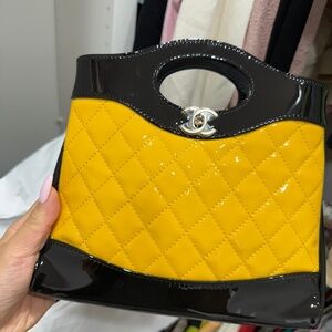 Chanel patent 31 shopping tote mini